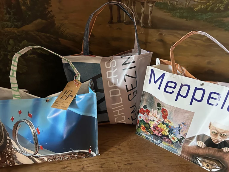 Denk met Kerst- of Sinterklaasinkopen aan de museumwinkel